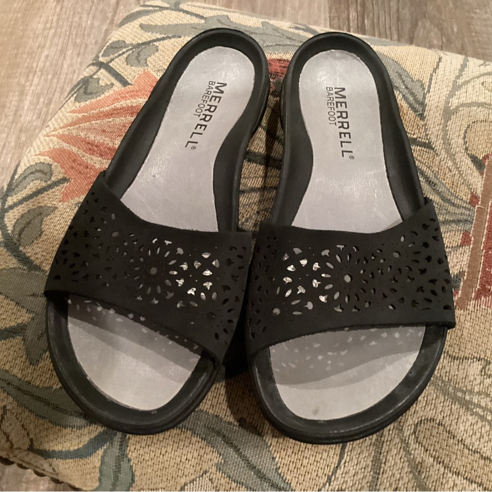 Merrell Barefoot size 5 Black perforated leather top slip on sandal